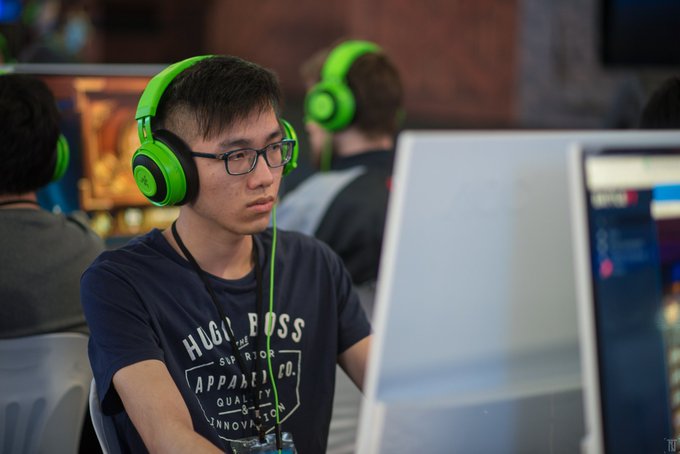 Blitzchung signed by Tempo Storm organisation despite HS ban
