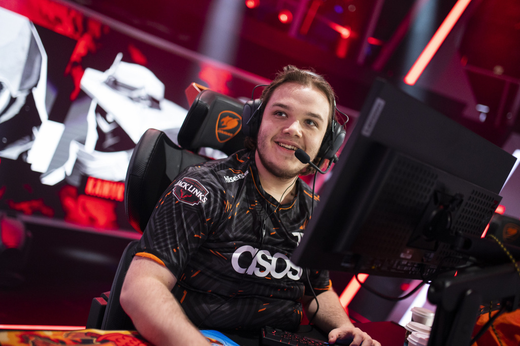 Fnatic Kamyk: “Playing Sentinel Was Really Hard For Me In The Beginning”