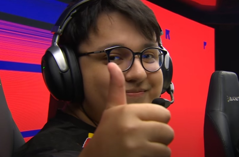 Watch malbsMd Put Two NAVI Players to The Knife | BLAST Fall Final