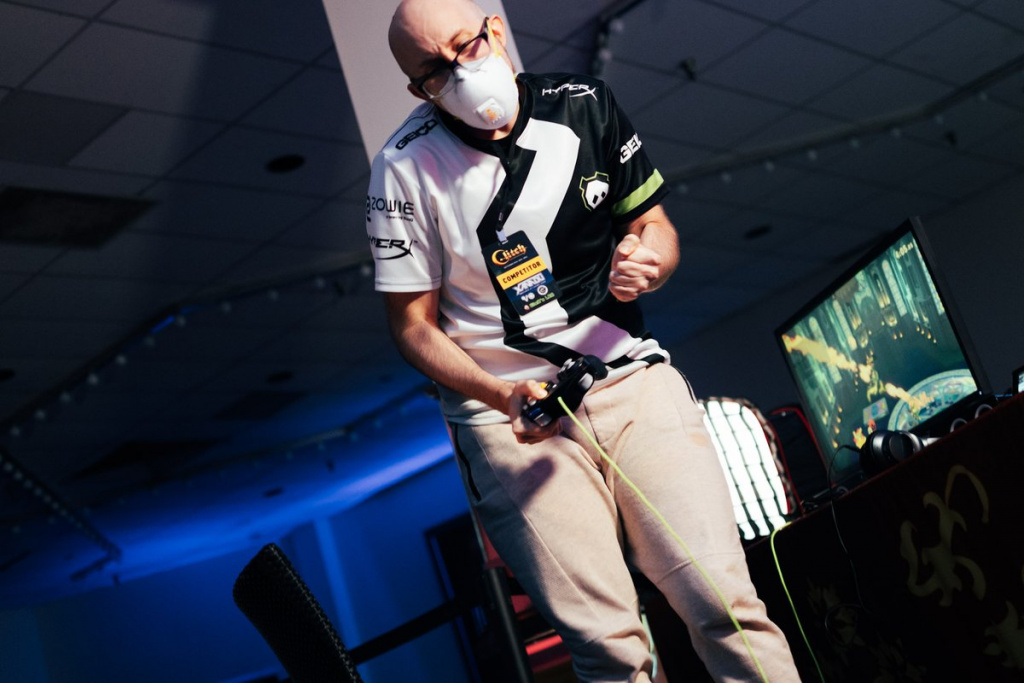 ESAM shocks MkLeo, wins Glitch 8.5