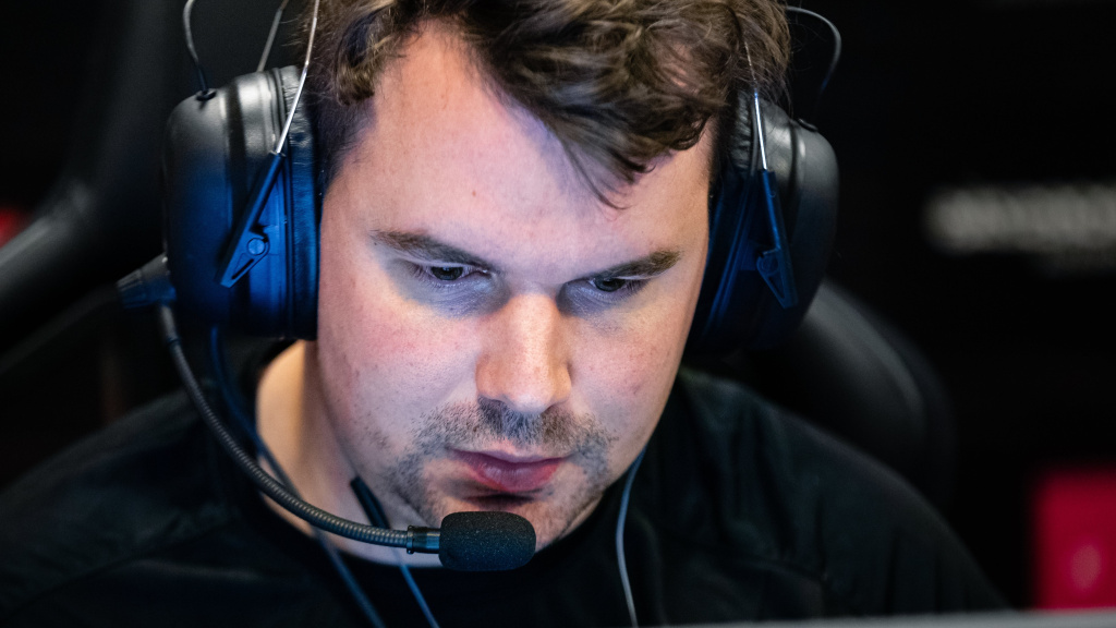 ESIC Unban Ex-Heroic Coach HUNDEN