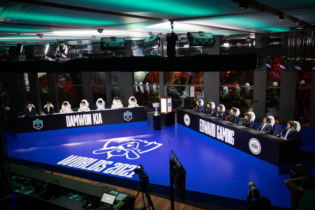 Worlds 2021 finals primer: DWG KIA v. EDward Gaming