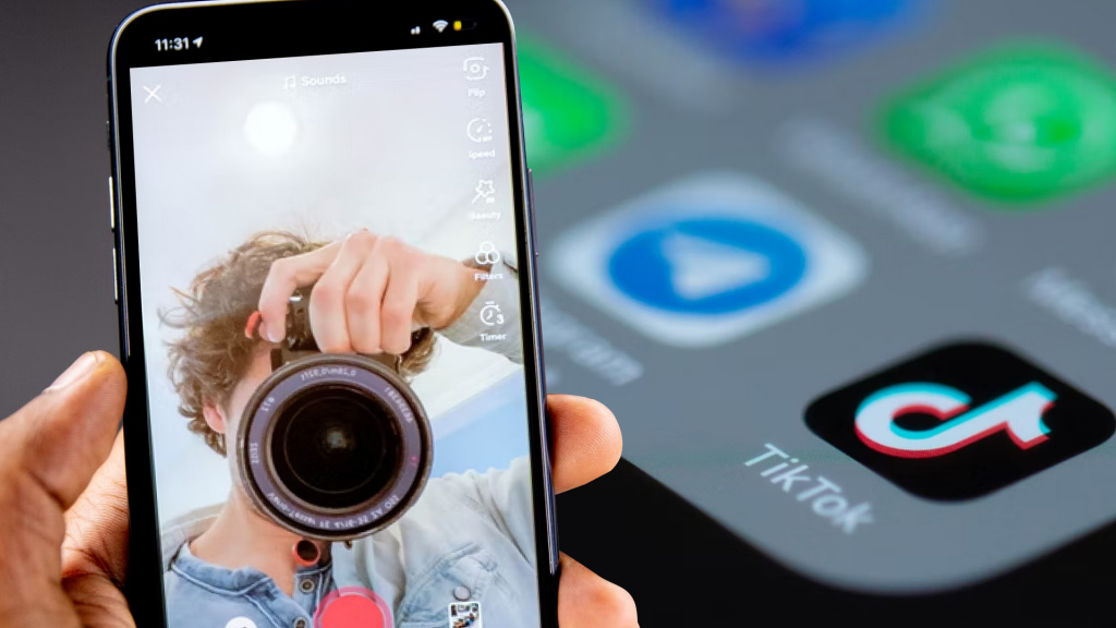 TikTok Photo Swipe – How to Put Multiple Pictures Together