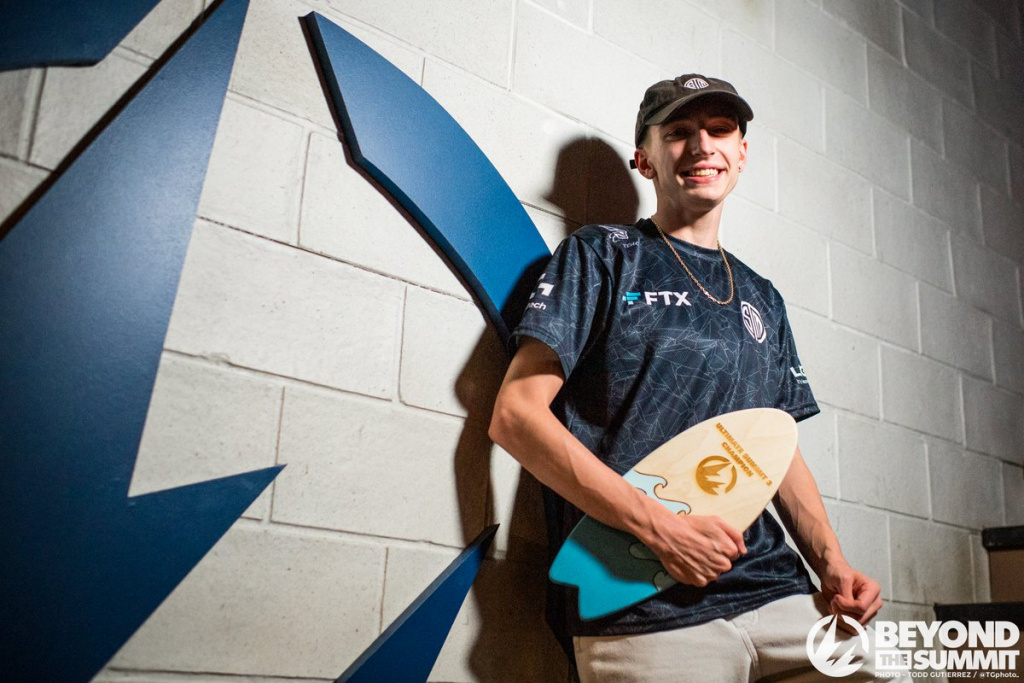 Tweek sweeps MkLeo to win Ultimate Summit 3