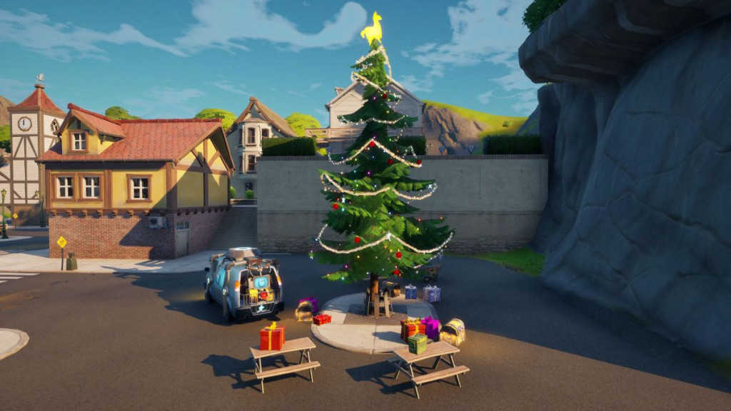 Fortnite Holiday Tree and treasure chest Chapter 3