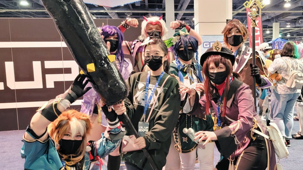 Lily Pichu posing with other cosplayers.