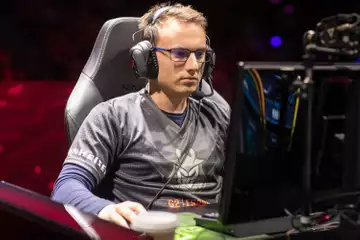 G2 and Perkz accused of player tampering