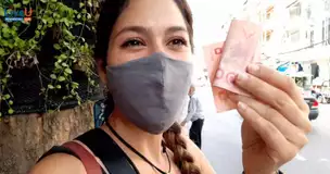 Fan gives "live donation" to IRL Twitch travel streamer