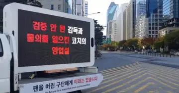 Furious T1 fans park truck outside team's Seoul HQ in protest at poor management