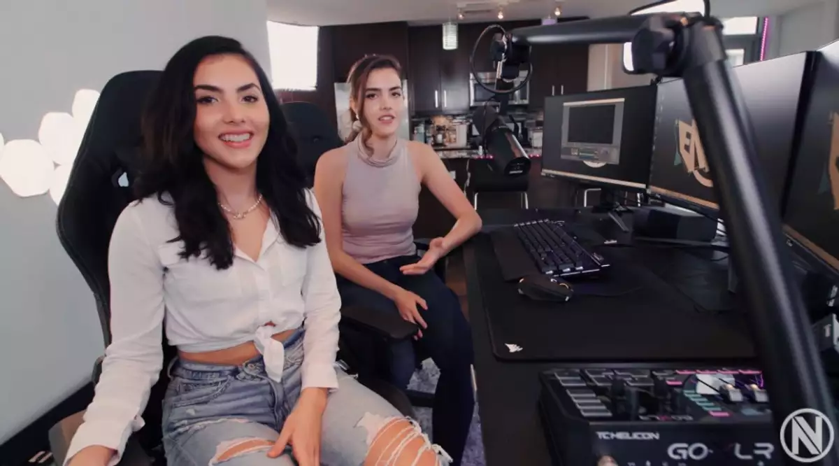 Botez Sisters MOST VIEWED Twitch Clips #19 