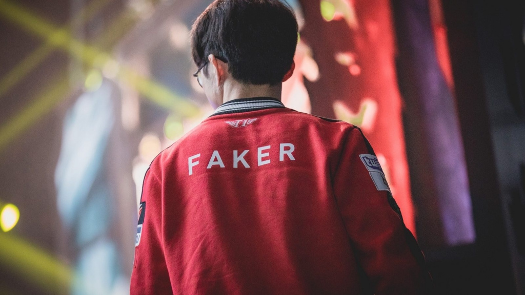 best faker plays of all time Lee Sang-hyeok league of legends LoL iconic moments