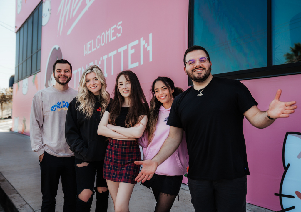 Twitch streamer TinaKitten with fellow 100 Thieves content creators