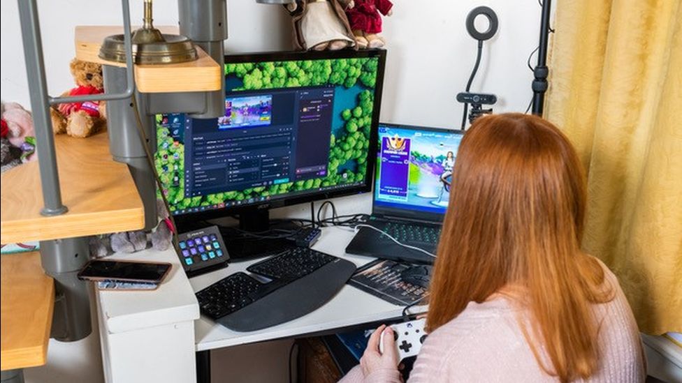 Mother of Fortnite pro Benjyfishy signs as content creator for Galaxy Racer