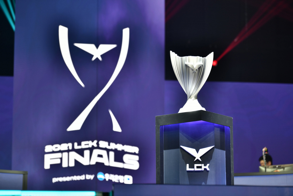 LCK 2021 trophy