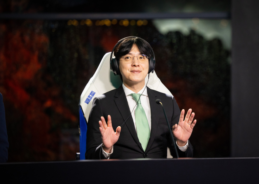 Worlds 2021 Finals Media Day DWG KIA Edward Gaming