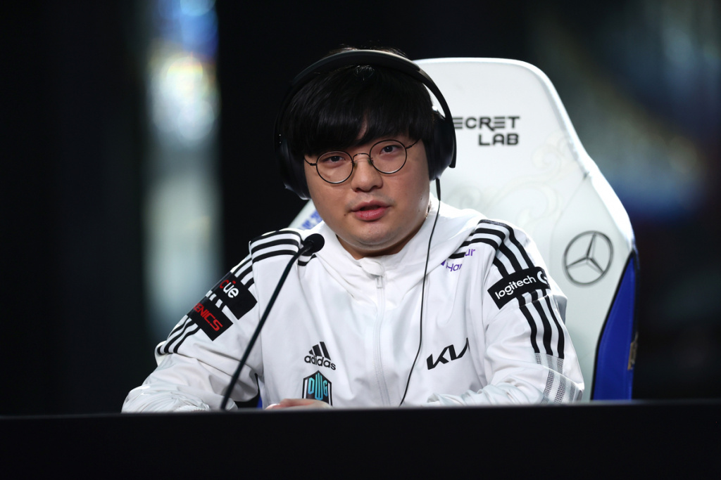 Worlds 2021 Finals Media Day DWG KIA Edward Gaming