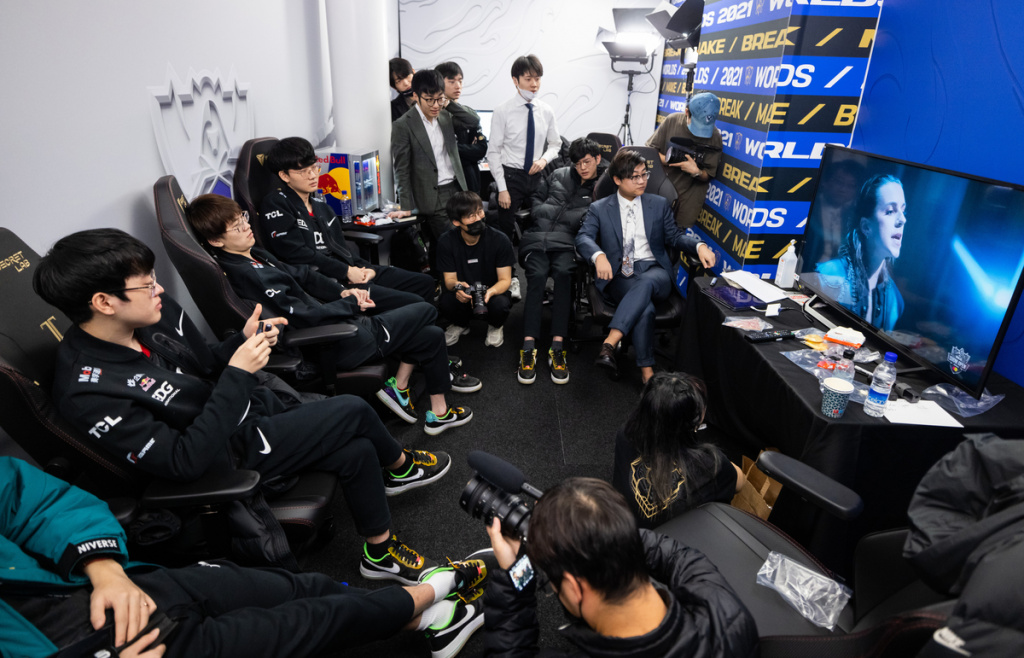 Worlds 2021 Finals DWG KIA v Edward Gaming