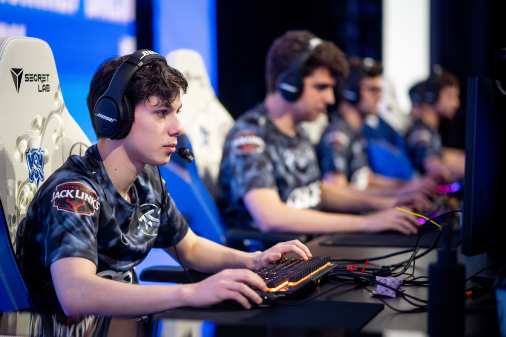 Fnatic Adam Upset Twitlonger statement