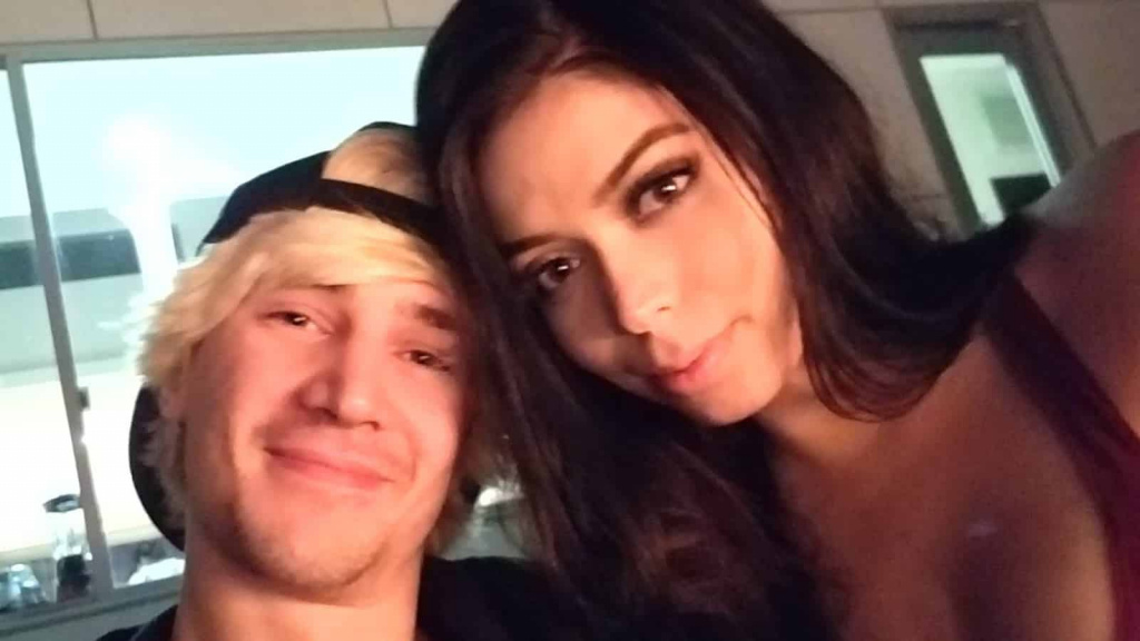xQc and Adept speculated to be back together again twitch couple