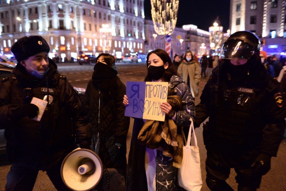 Russians take to the streets of Moscow in protest against Ukraine invasion.