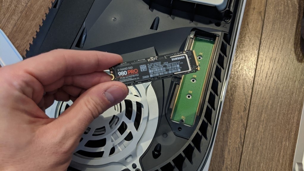 Best SSDs for PlayStation 5, how to install | GINX Esports TV