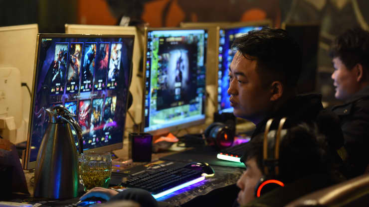 China gaming curfew regulations minors