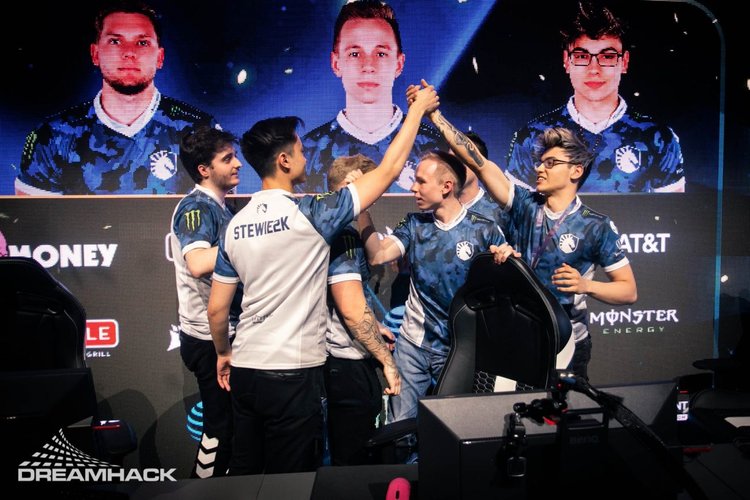 Liquid-DH-Dallas-2.jpg